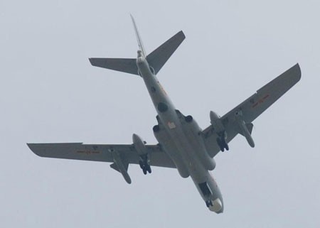 Máy bay ném bom H-6 của không quân Trung Quốc có thể tấn công Guam